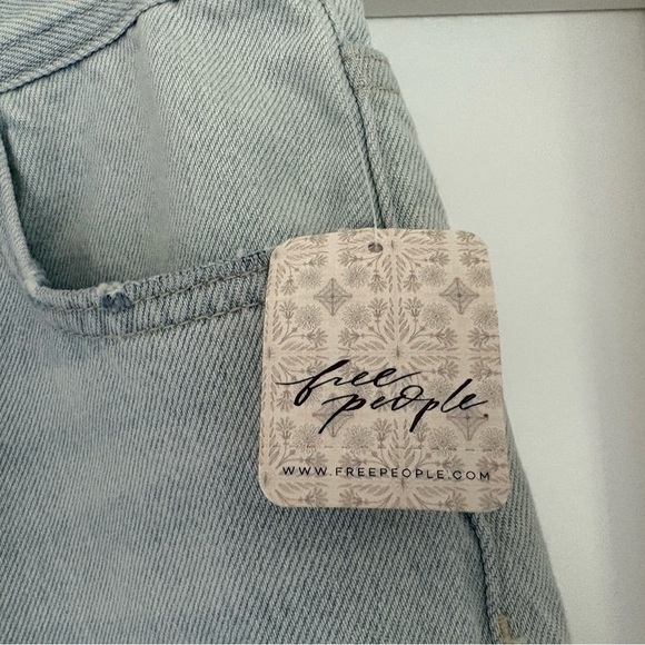 NWT Free People Maggie Mid Rise Distressed Jeans Size 28 - Picture 7 of 8